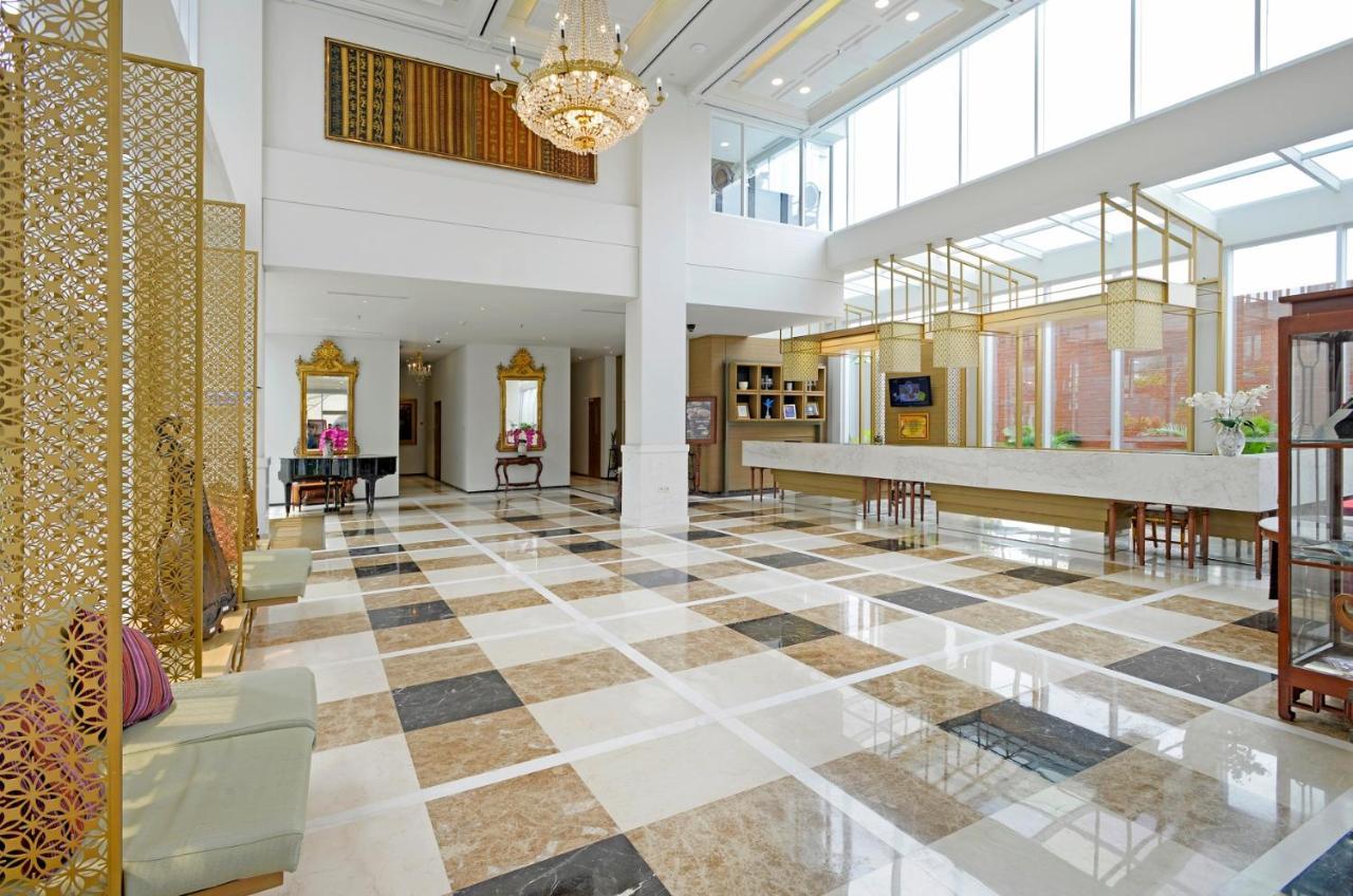 La Lisa Hotel Сурабая Экстерьер фото